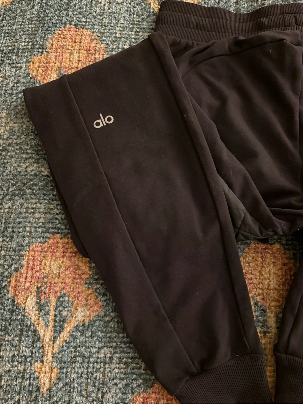 Women’s ALO Yoga Winter Warm Moto Puffer Joggers